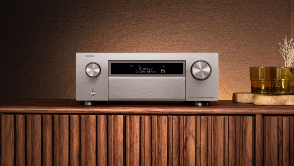 Der neue AV-Verstärker Denon AVC-X6800H.