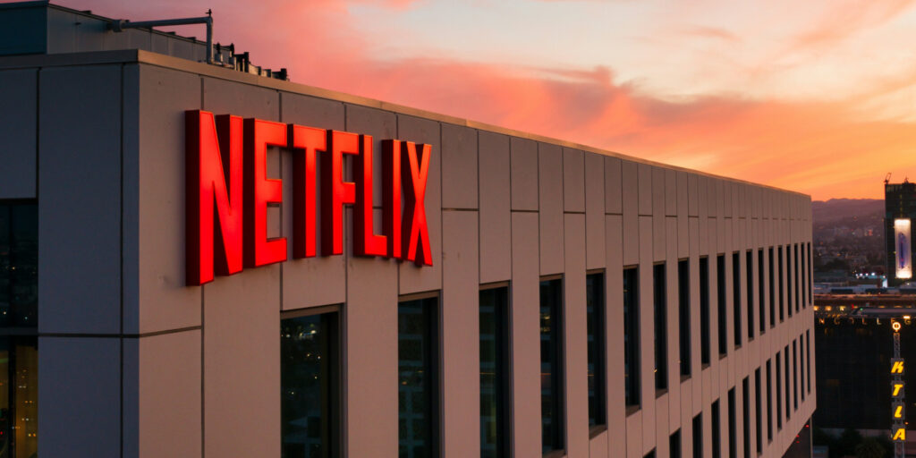 Netflix verabschiedet sich vom werbefreien Basis-Tarif.