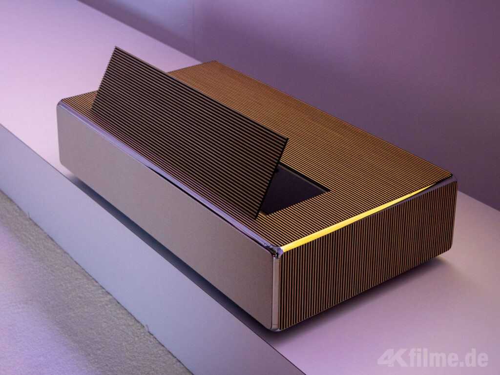 Samsung The Premiere 8K Laser-UST-Beamer überrascht mit Wireless One Connect Box