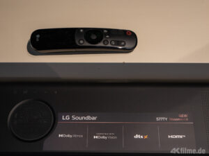 Top-Center-Lautsprecher, Bedienelemente und Fernbedienung der LG DS77TY Dolby Atmos Soundbar