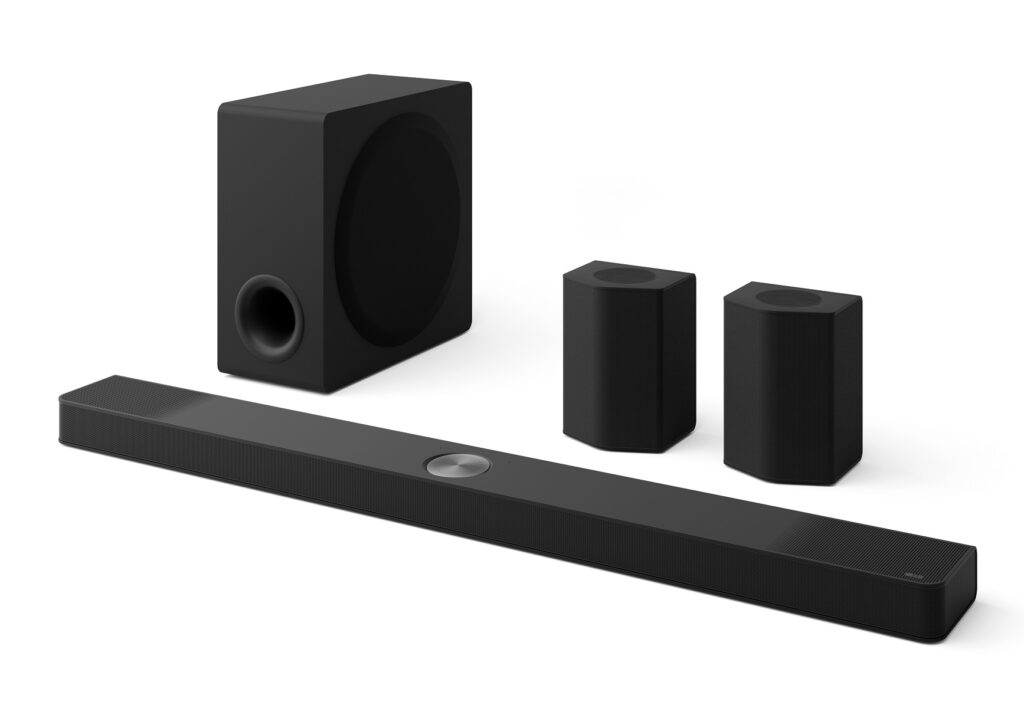 Die S95TR High-End-Soundbar von LG mit großem Subwoofer und Rear-Lautsprechern