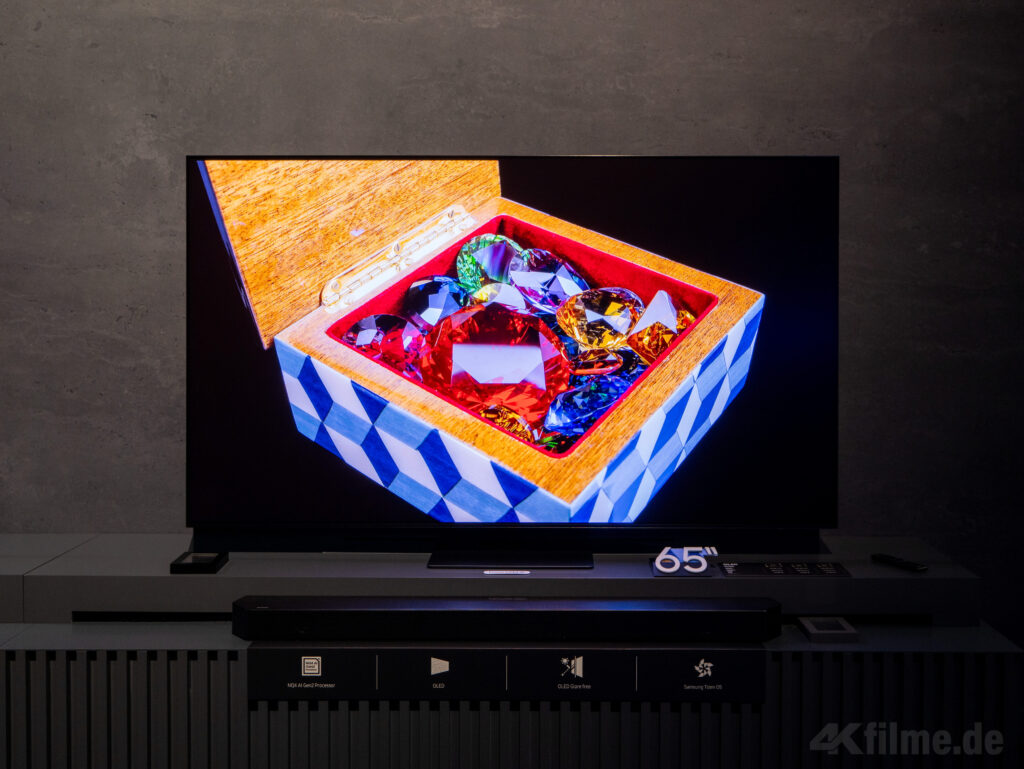 Samsung S90D 4K QD-OLED-TV mit seiner großartigen Anti-Reflexions-Eigenschaft des Displays
