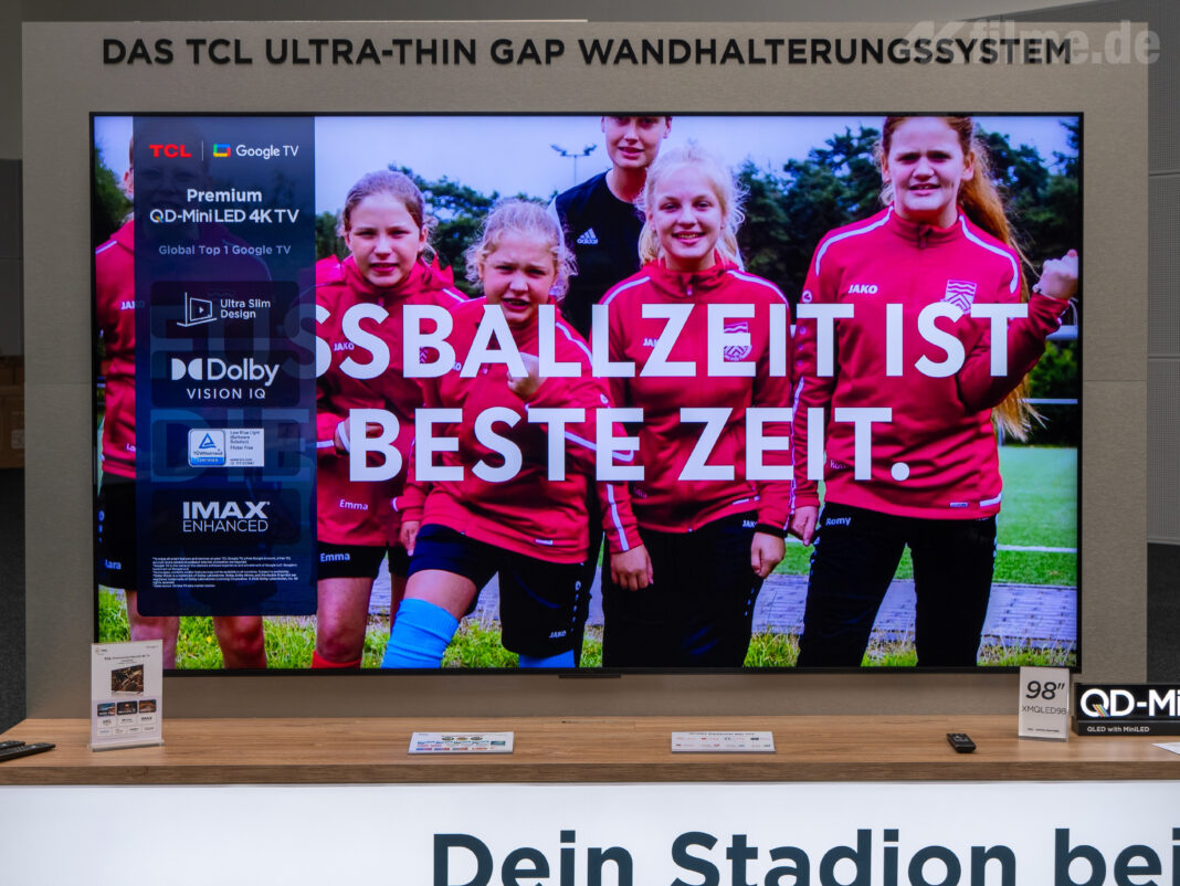 Optimal auch f&uuml;r Gaming und Livesport, dank der gro&szlig;en Bilddiagonale des TCL 98X155 4K Mini-LED-TV