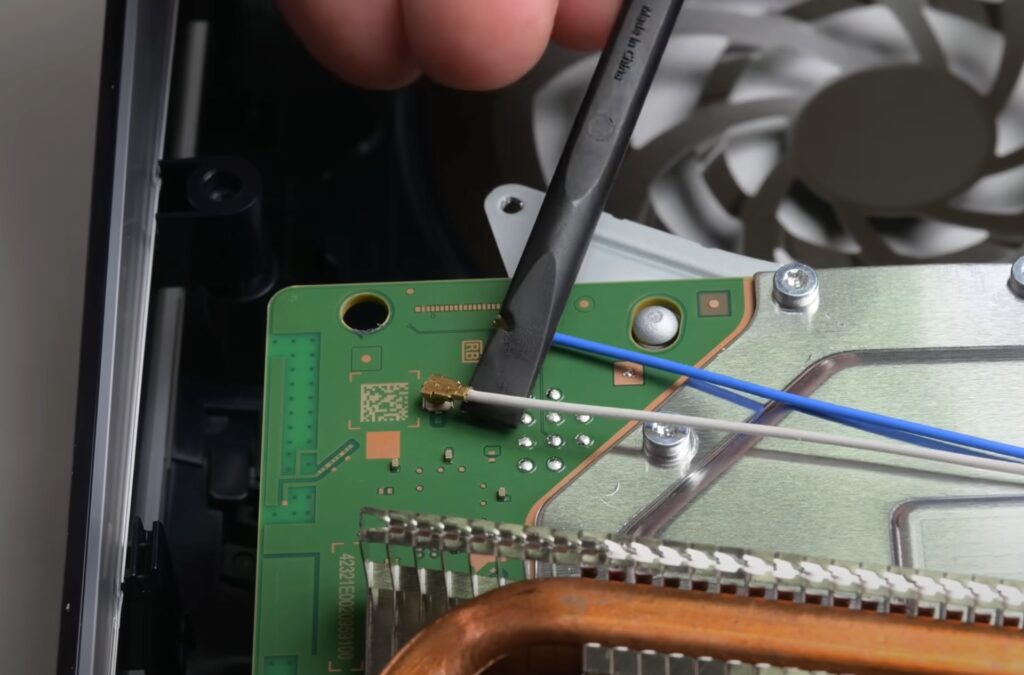 Die PlayStation 5 Pro offenbart im Teardown ihr Innenleben.