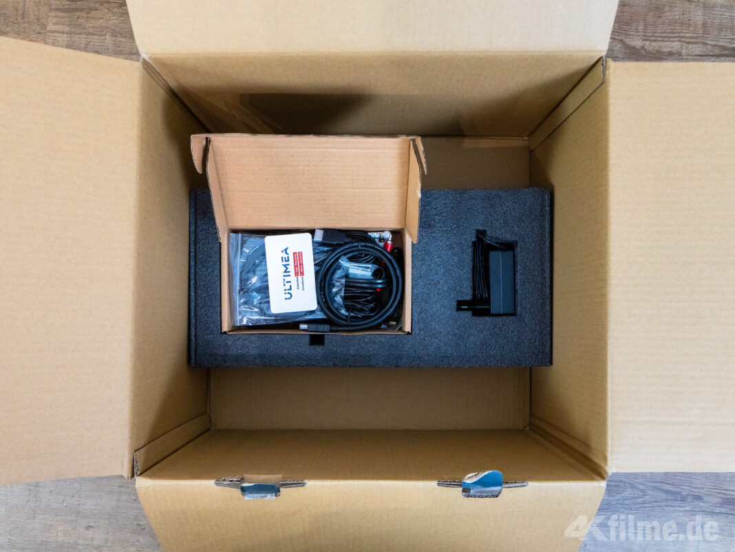 Zuletzt das Netzteil, Verbindungkabel und Zubeh&ouml;r inkl. Fernbedienung der Ultima Nova S80