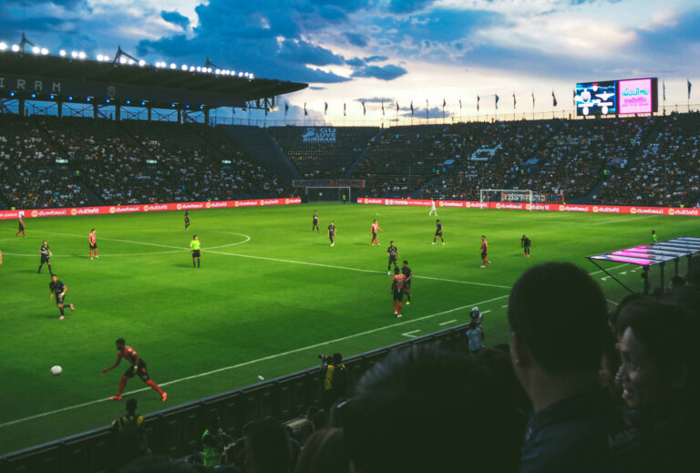 Fußball Bundesliga: Schlappe für Sky, DAZN erhält Rechte an der Bundesliga-Konferenz