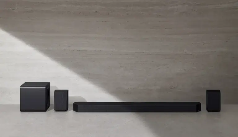 Samsung präsentiert auf der CES 2025 die neuen Soundbars QS700F und Q990F
