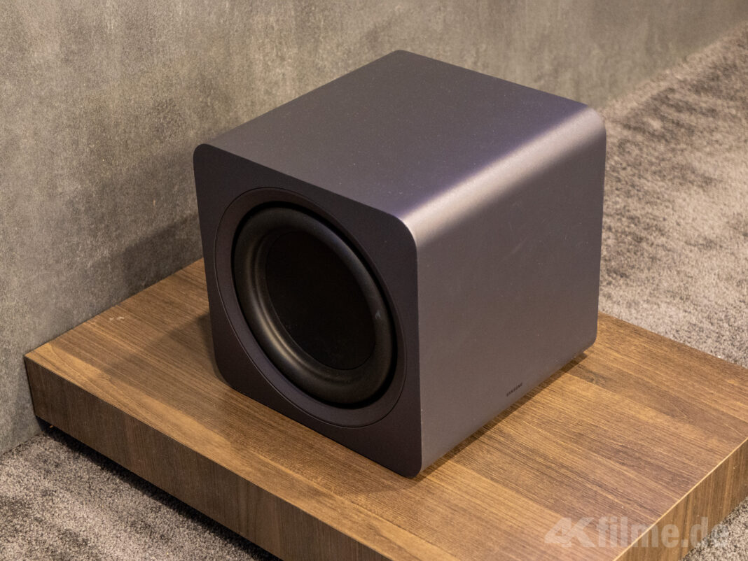 Der neue kompakte "Cube Subwoofer" ersetzt die gro&szlig;en Modelle aus den Vorjahren