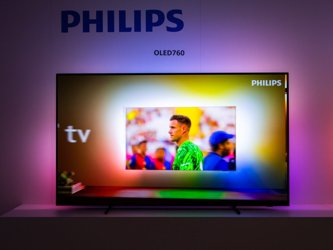Der Philips OLED760 4K OLED Ambilight TV er&ouml;ffnet das OLED-Line-up 2025