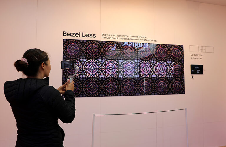 OLED-Puzzle: Samsung Display stellt modulare XXL-Displays vor