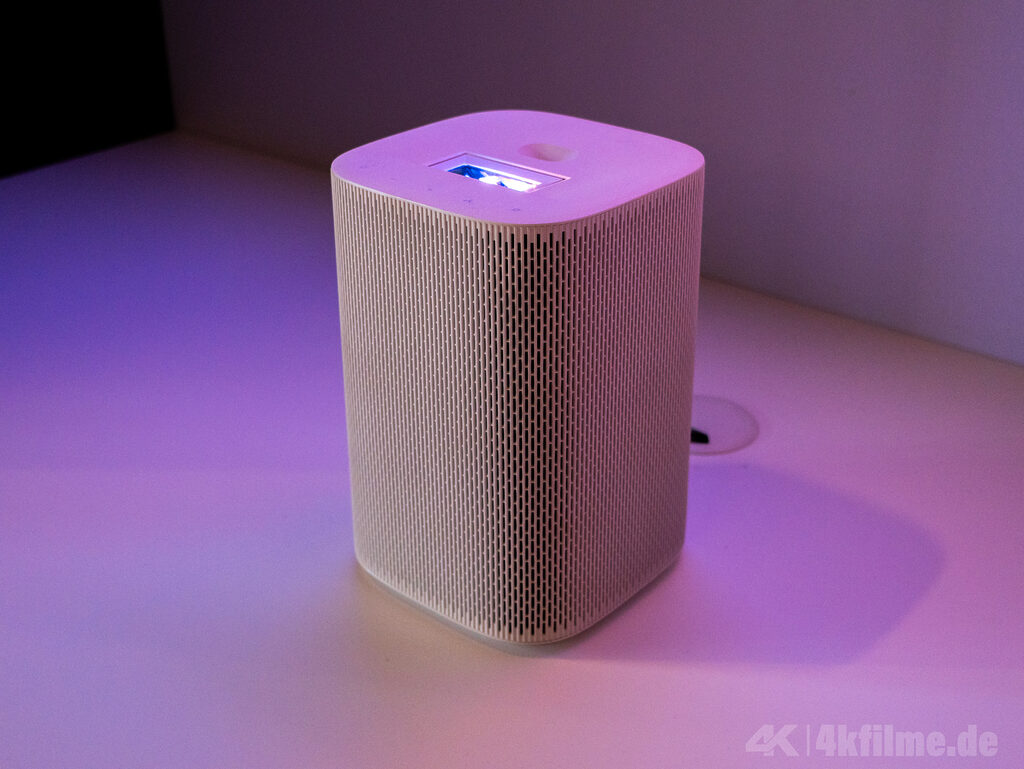 Es ist erstaunlich, wie kompakt Laser-Projektoren geworden sind.