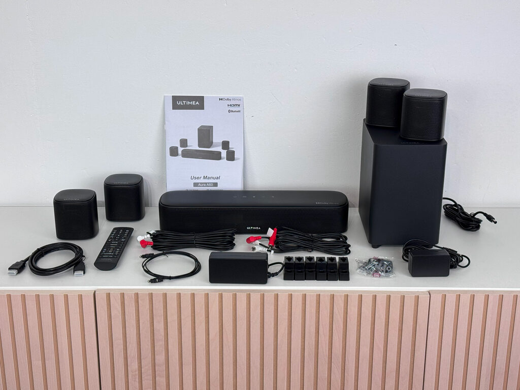 Der komplette Lieferumfang der Ultimea Aura A60 Dolby Atmos Soundbar