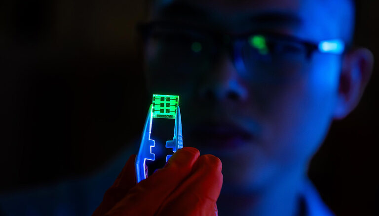 Forscher-Durchbruch: PeLED ist 1000 Mal heller – herkömmliche LEDs und OLEDs können einpacken