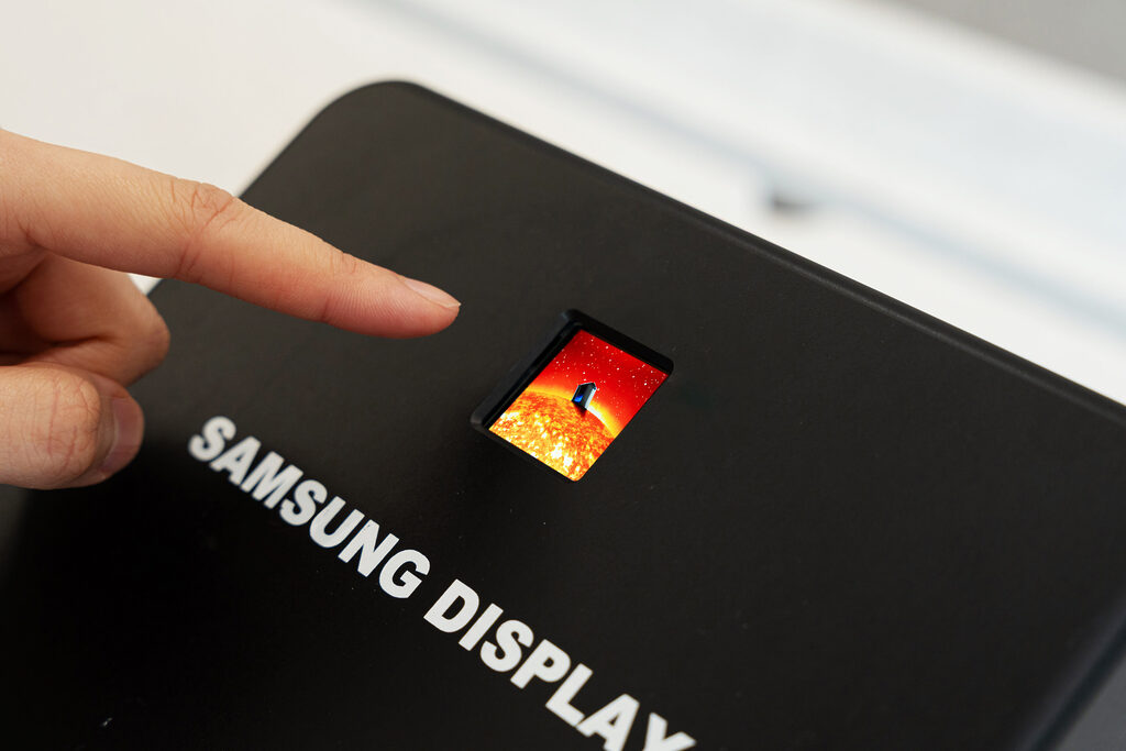 Die OLEDOs-Bildschirme erreichen Pixeldichten von 5.000 ppi.