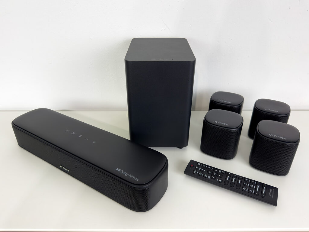 Die Hauptkomponenten der Ultimea Aura A60: Soundbar, Subwoofer sowie Rear-/Surround-Lautsprecher