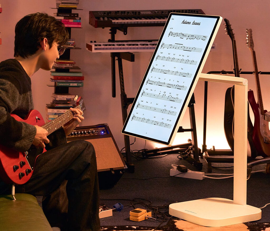 Der LG Swing kann etwa auch als digitaler Notenständer dienen.