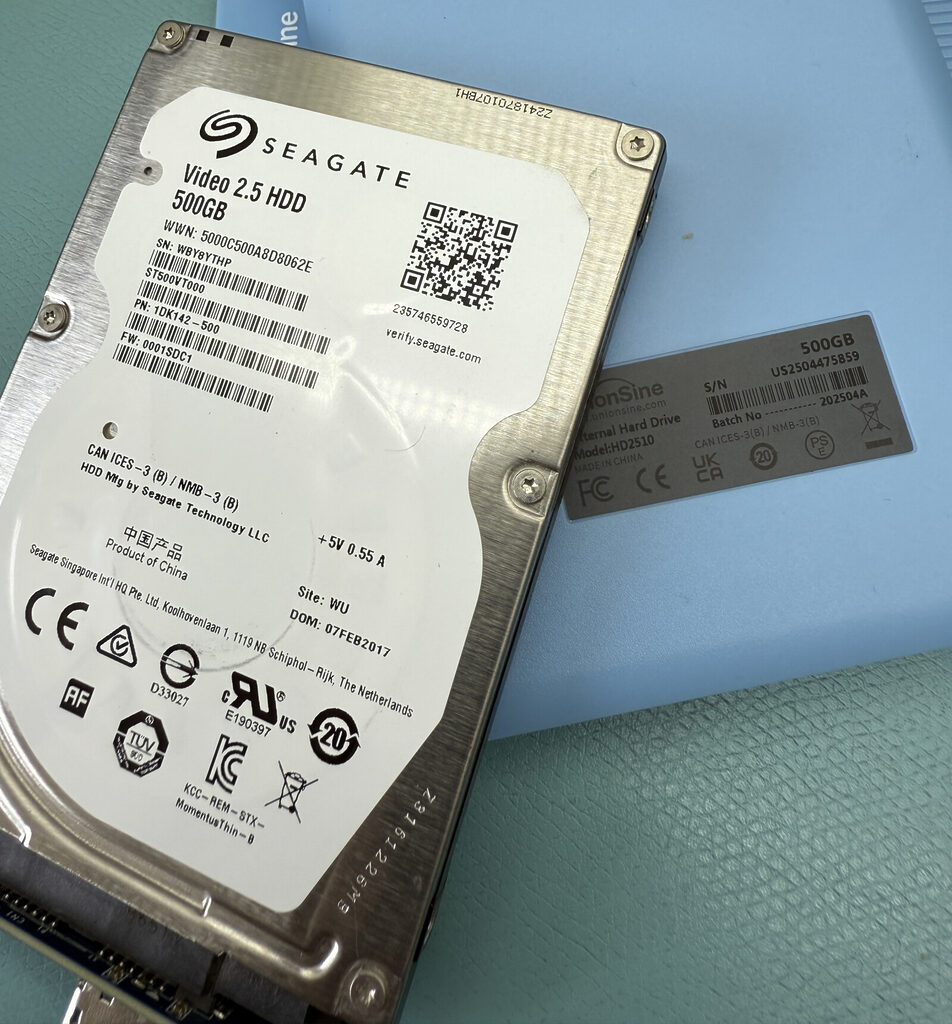 Die "neuen" Festplattem stammten von Seagate und Western Digital.