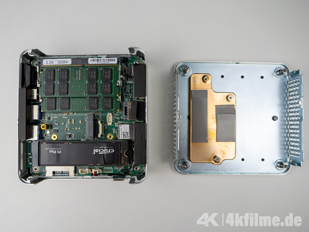 Im Inneren des Geekom XT13 PRO gibt es einen M.2 2280 PCIe GEN 4x4 SSD-Anschluss (vorbelegt mit 1 TB - max. 2 TB) und einen M.2 2242 SATA-Steckplatz (maximal 1 TB)