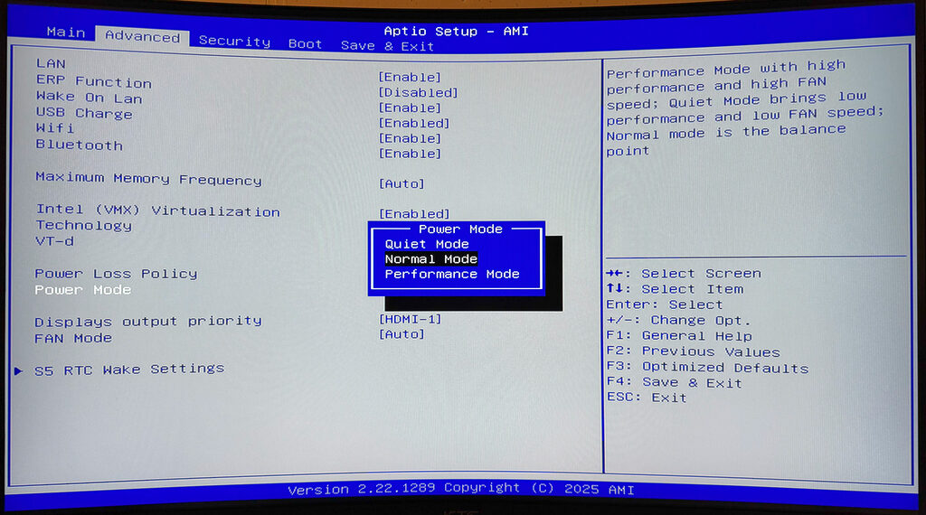 Wir starten im BIOS des Geekom XT13 Pro, denn hier gibt es eine wichtige Einstellungsoption, die ihr euch ebenfalls ansehen solltet.