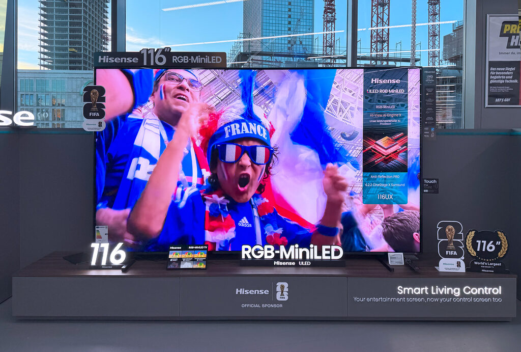 Die Entdeckung des Hisense 116UXQ RGB-Mini-LED-TV im Saturn-Markt in Berlin war eher ein Zufall.