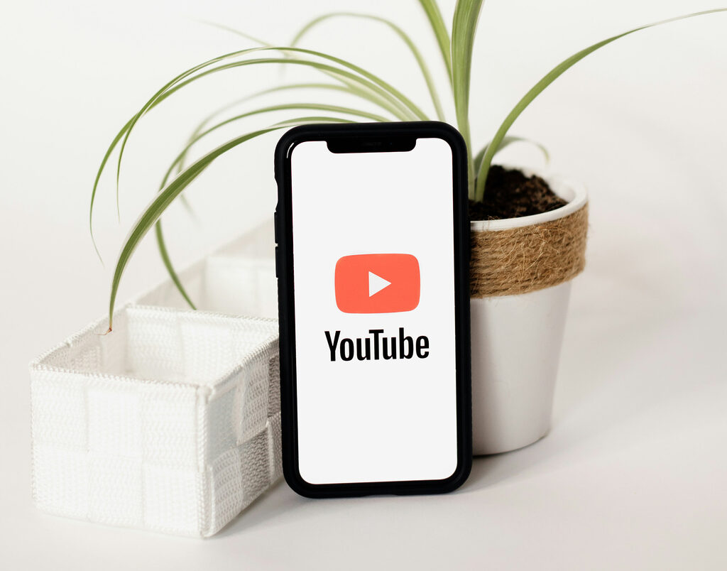 YouTube Premium geht gegen Familien-Abos über mehrere Haushalte vor.