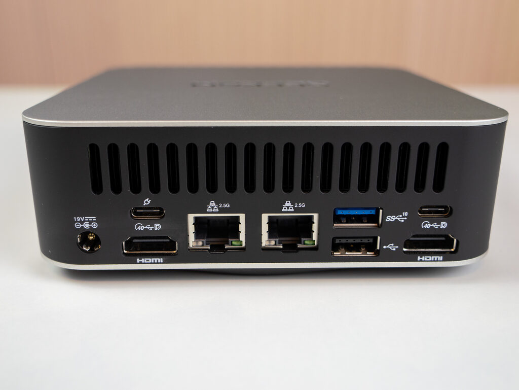 XL-Auswahl an Anschlüssen auf der Rückseite des Geekom A9 Max inkl. USB-C (40 Gbit/s), 2 x HDMI 2.1 und 2 x 2.5 Gbit/s LAN