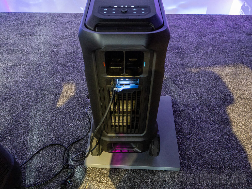 Mitgedacht: Die Anschlüsse des Nebula X1 Pro sind beleuchtet. 