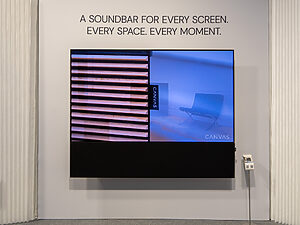 Das Canvas Audiosystem trägt etwas auf und der TV hängt somit etwas weiter weg von der Wand. Dafür ist der Sound richtig gut!