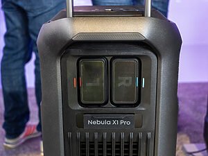 Ebenso die Rear-Lautsprecher die komplett eingeschoben werden.