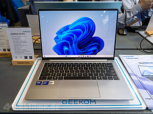 Frontabbildung des Geekom GeekBook X14 Pro Laptops