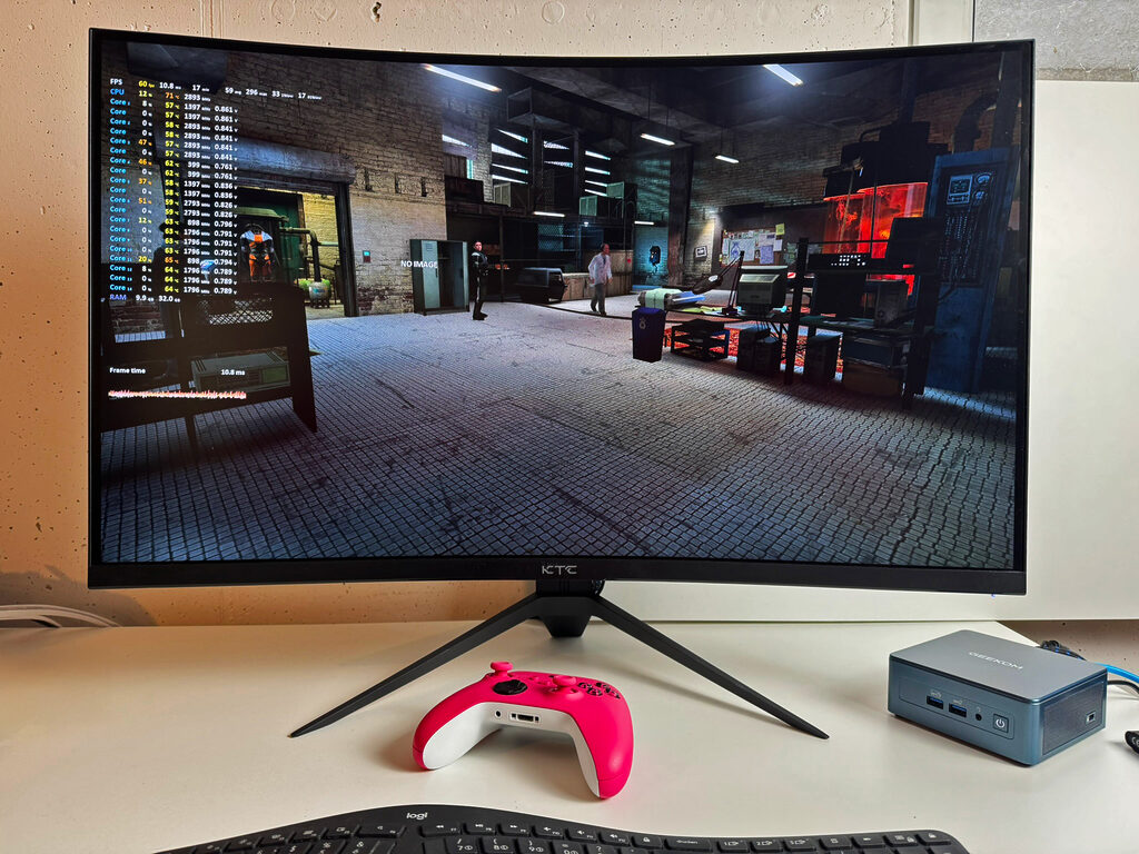 Half-Life 2 auf dem geekom IT13 mit hohen Bildeinstellungen auf einem 2440p-Display