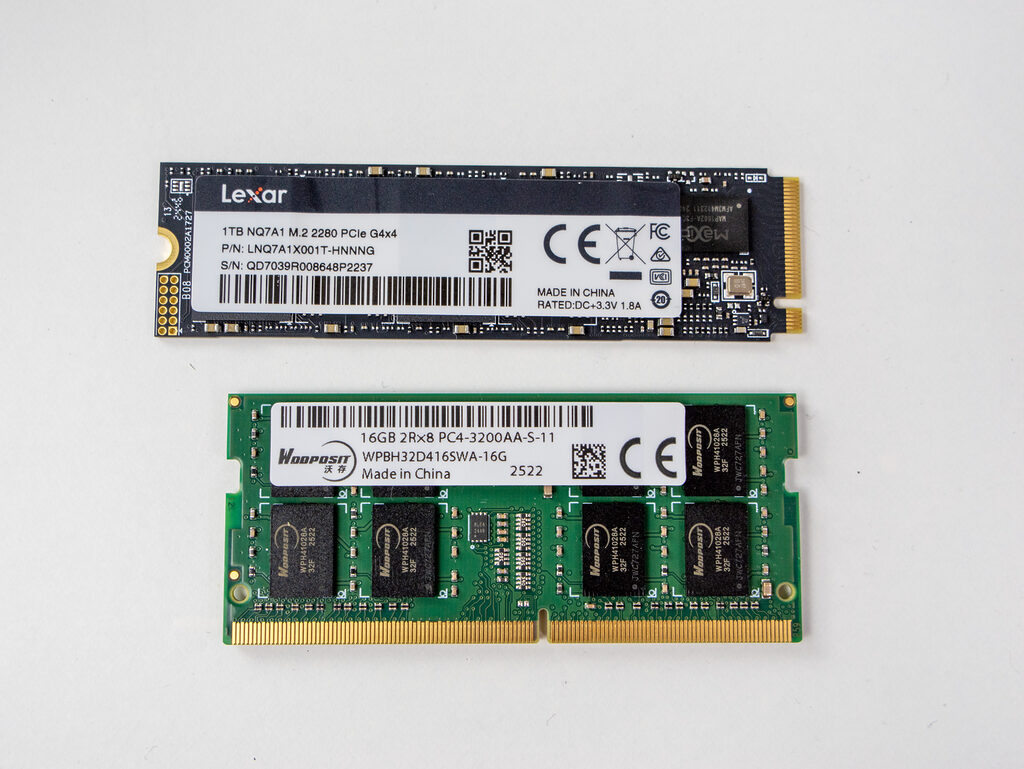 Die verbauten Module für den NVMe-SSD-Speicher (Lexar) und den DDR4-Arbeitsspeicher (Wooposit)
