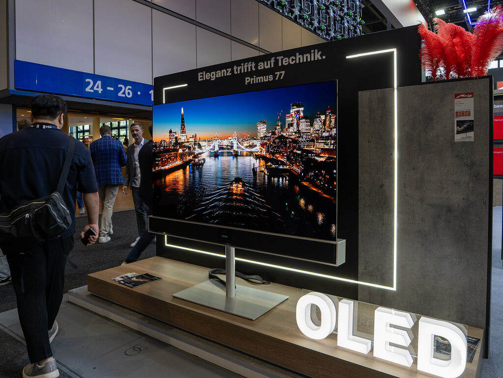 Farbenfroh, hell und kontrastreich. Mit dem MLA-OLED Metz Primus 77 macht man nichts verkehrt. 