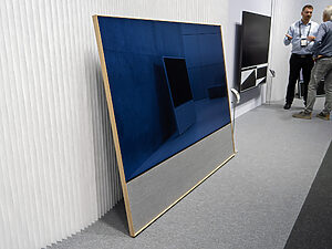 Eine passende Rahmeinefassung für den The Frame TV lässt Canvas+TV verschmelzen