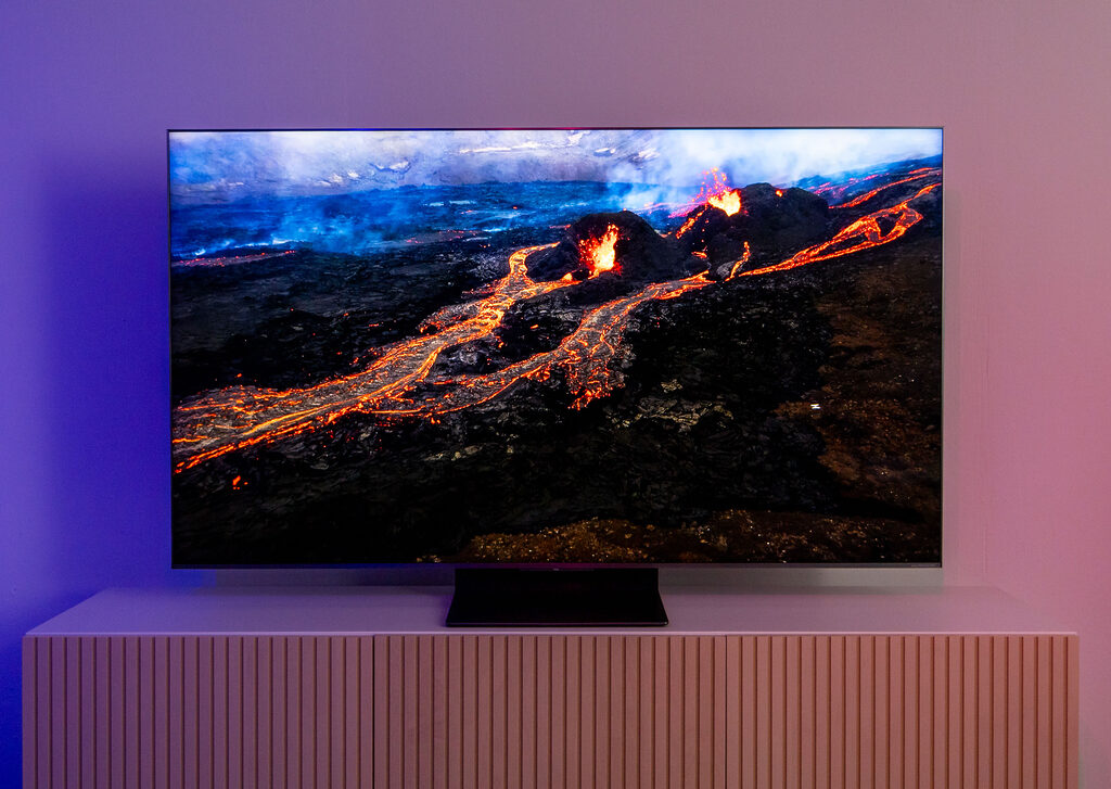Die Kombination aus fortschrittlichster Mini-LED-Technologie und Quantum-Dot-Farbfiltern fußt in einer sehr guten Bildqualität für den TCL Q8C
