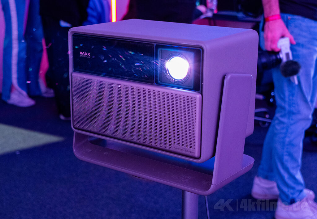 Der Xgimi Horizon 20 kann dank seines Standfußes stufenlos gedreht und geneigt werden. 