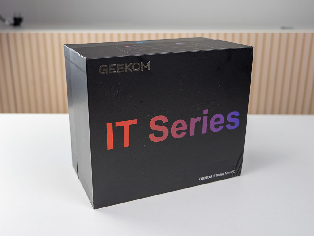 Umverpackung des IT13 2025-Edition. Leider etwas beschädigt vom Versand, der Inhalt war jedoch absolut unversehrt. 