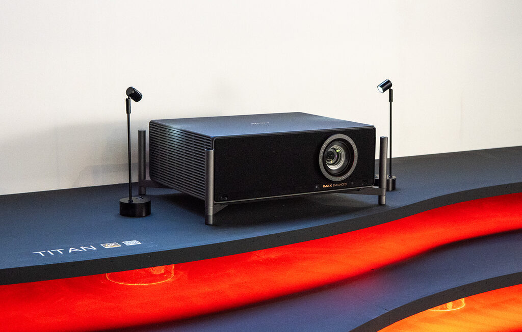 Xgimi Titan ist nicht nur für den professionellen Einsatz konzipiert, sondern überzeugt auch als 4K-Laser-Heimkinoprojektor. 