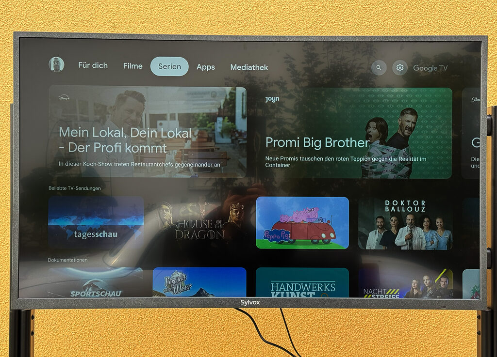 Die Google TV reagiert extrem flott auf unsere Eingaben auf der Fernbedienung