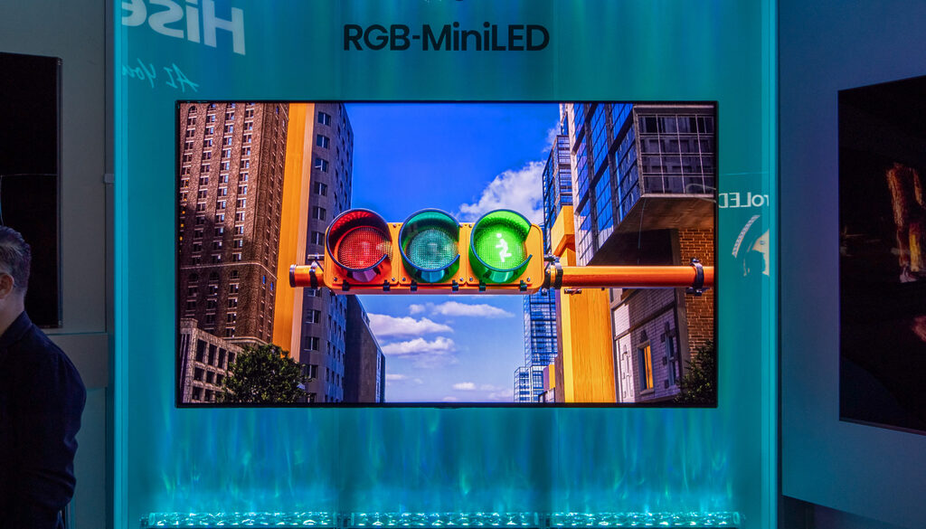 Grünes Licht für den Hisense 116UXQ: Der 4K RGB-Mini-LED-Fernseher mit 116 Zoll kann online bestellt werden!