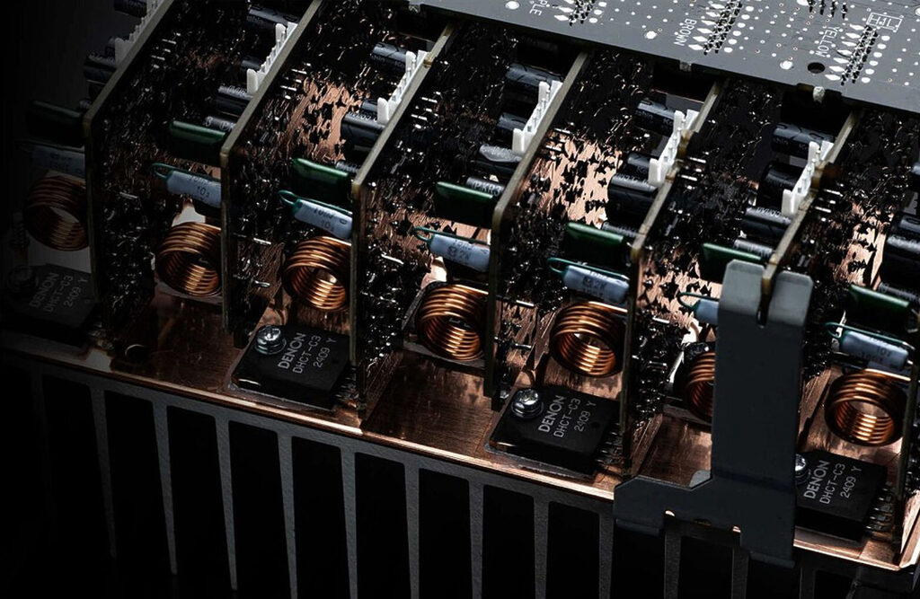 Eine überarbeitete Clock-Ansteuerung der HDMI-Anschlüsse optimiert die Audioübertragungen und sorgt für weniger Jitter