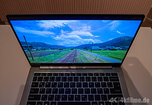 Das AMOLED-Display von der oben.