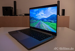 Das AMOLED-Display von der rechten Seite.