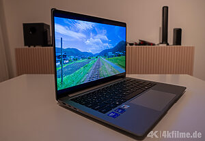 Das AMOLED-Display von der linken Seite.