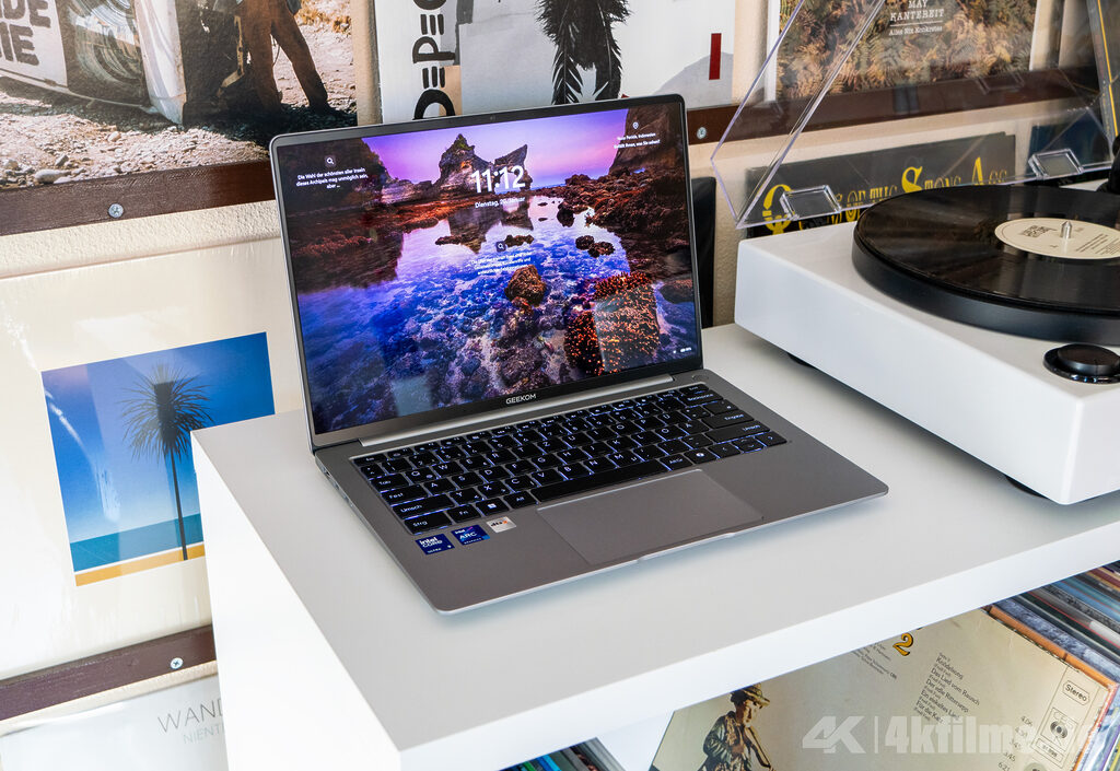 Das GeekBook X14 Pro ist kompakt, leicht und besitzt eine tolle Haptik. 