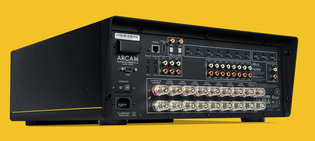 Das Anschlussterminal des Arcam Radia AVA35 ist gut bestückt und schön aufgeräumt.