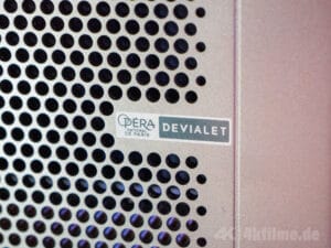 Das integrierte Soundsystem des Hisense XR10 wurde von Devialet getunt.