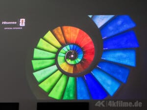 Auch schwierige Inhalte mit harten Kanten zwischen hellen und dunklen Bereichen meistert der XR10 mit bravour. Der leichte Grauschleier war mit bloßem Auge nicht zu erkennen (im Schwarzbereich)