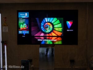 Der UR8S steht seinem großen Bruder UR9S auf den ersten Blick in nichts nach. Es wurden jedoch ein paar Abstriche gemacht, die sich auch positiv im Preis widerspiegeln.