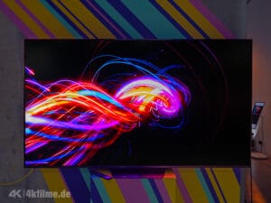 Auch kontrastreiche Inhalte mit schwarzen Flächen meistert der Hisense UR9S RGB Mini LED-TV souverän.